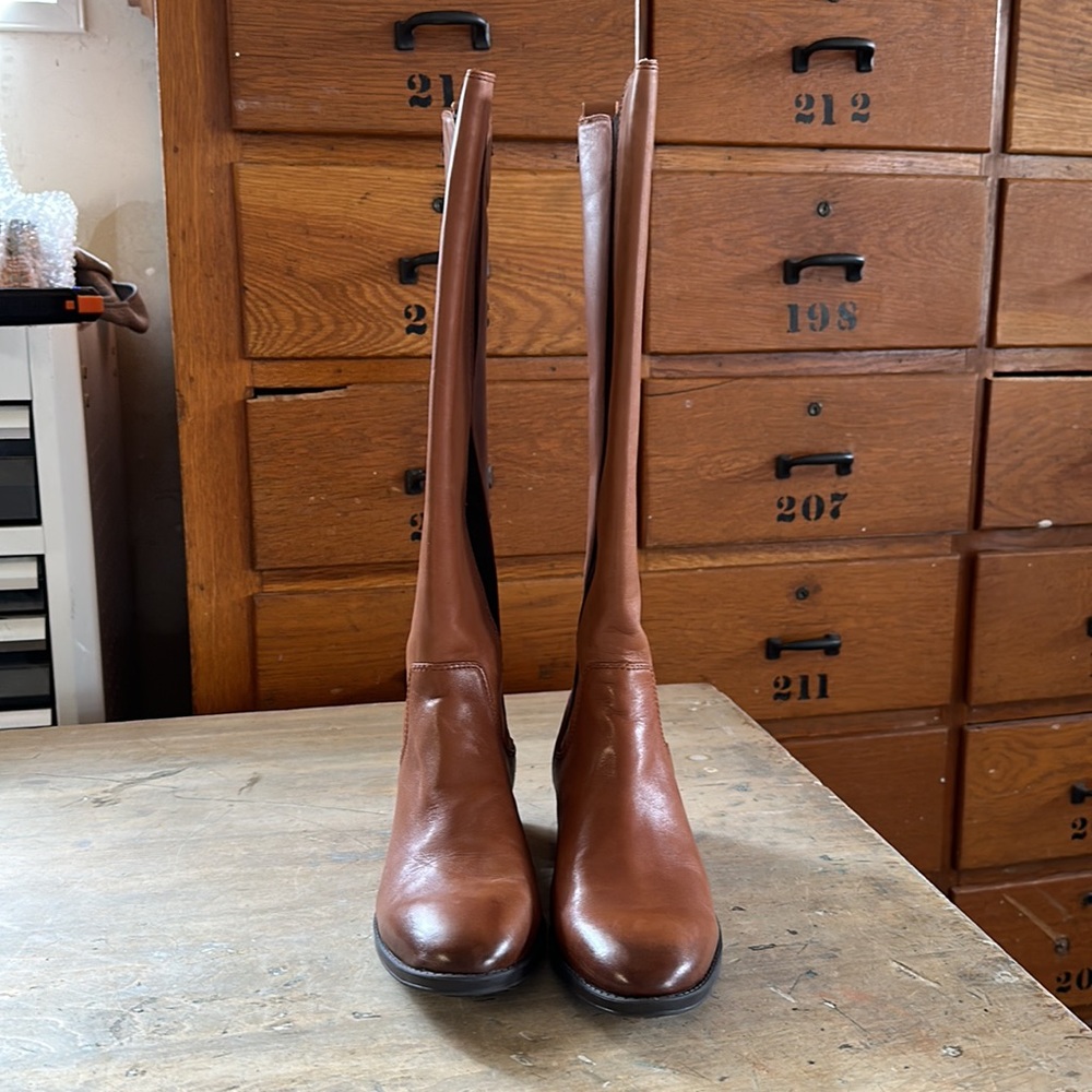 Tall boot - Picture 3 of 6